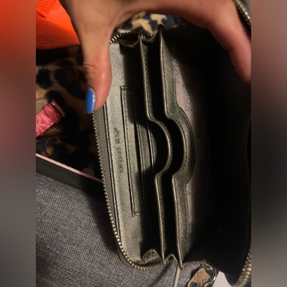 Metallic Micheal Kors wristlet - Picture 3 of 4